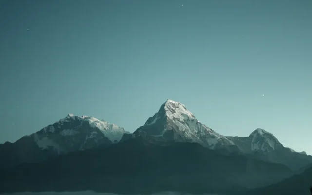 溯溪玩水 溯溪玩水与溪谷风光配图